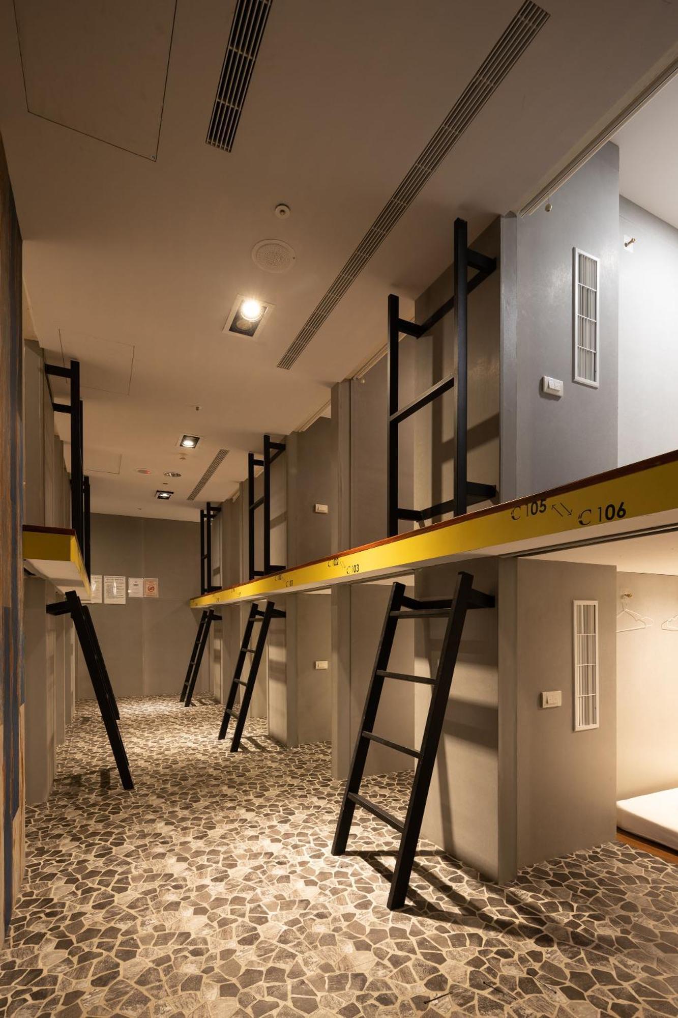 Ningcui Business Hotel Taichung Bagian luar foto