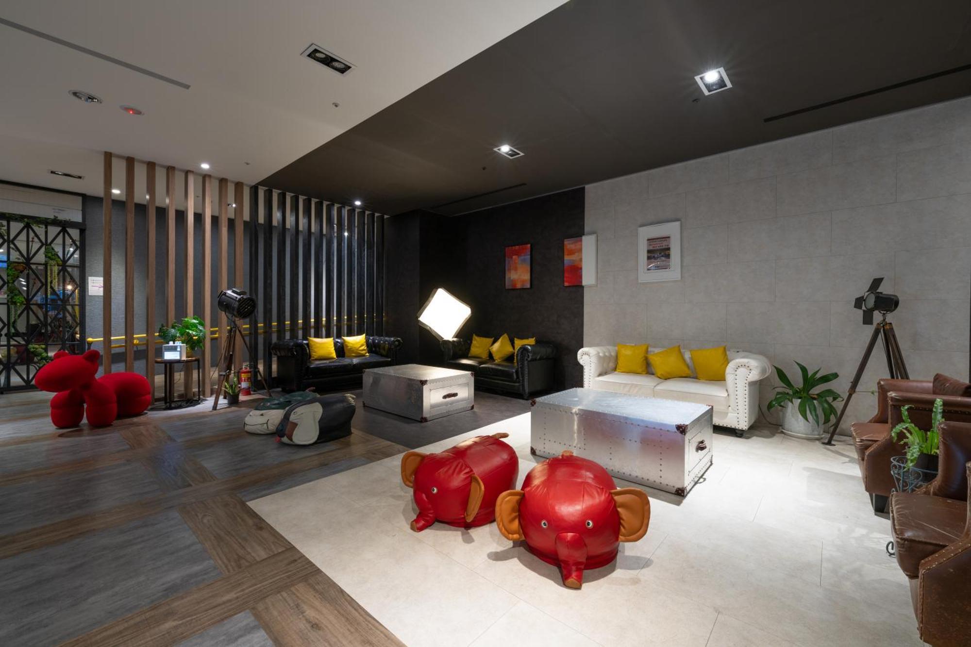 Ningcui Business Hotel Taichung Bagian luar foto