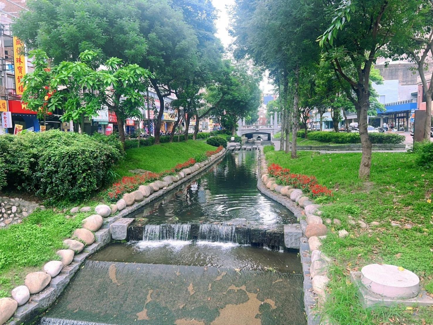 Ningcui Business Hotel Taichung Bagian luar foto