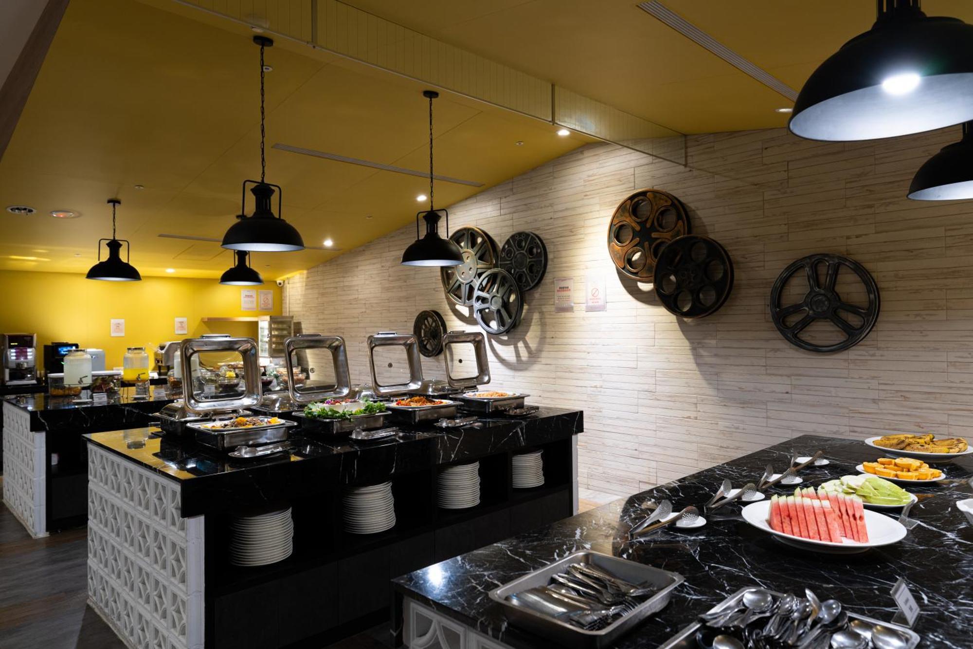 Ningcui Business Hotel Taichung Bagian luar foto