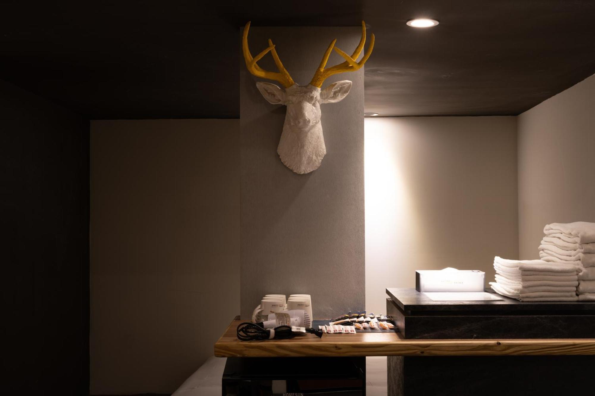 Ningcui Business Hotel Taichung Bagian luar foto
