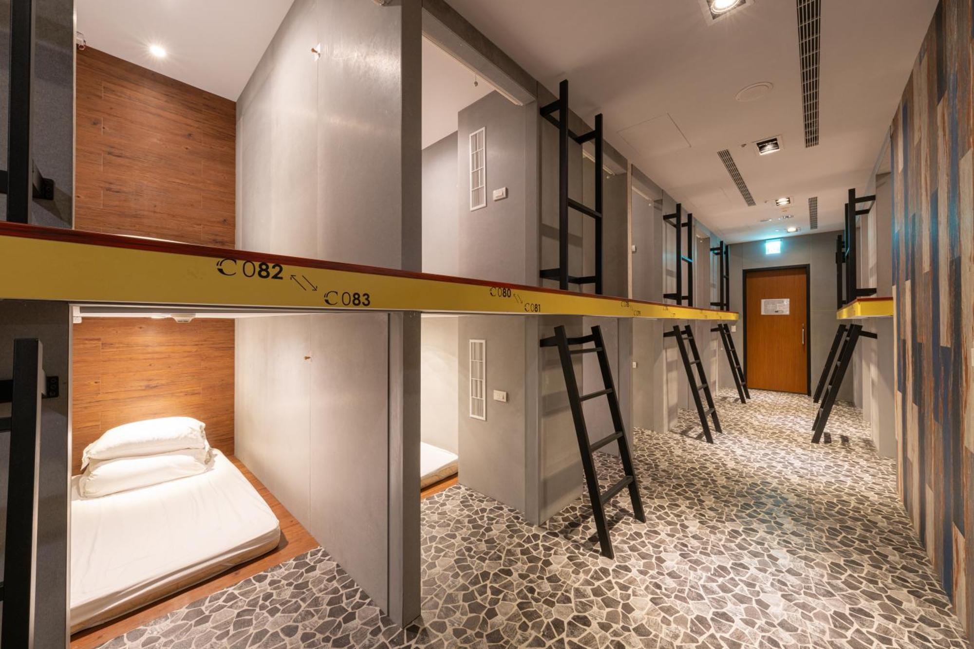 Ningcui Business Hotel Taichung Bagian luar foto