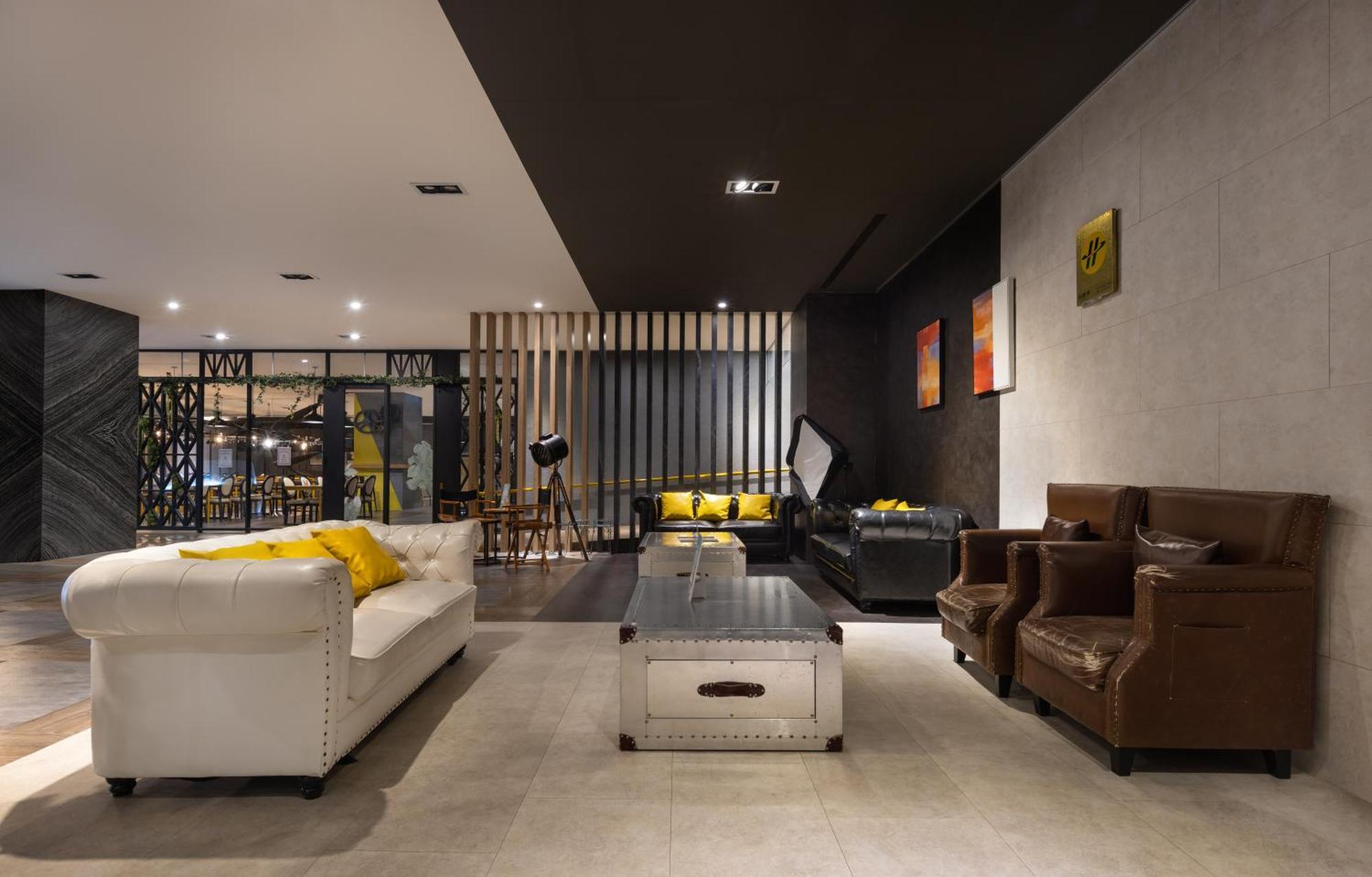 Ningcui Business Hotel Taichung Bagian luar foto