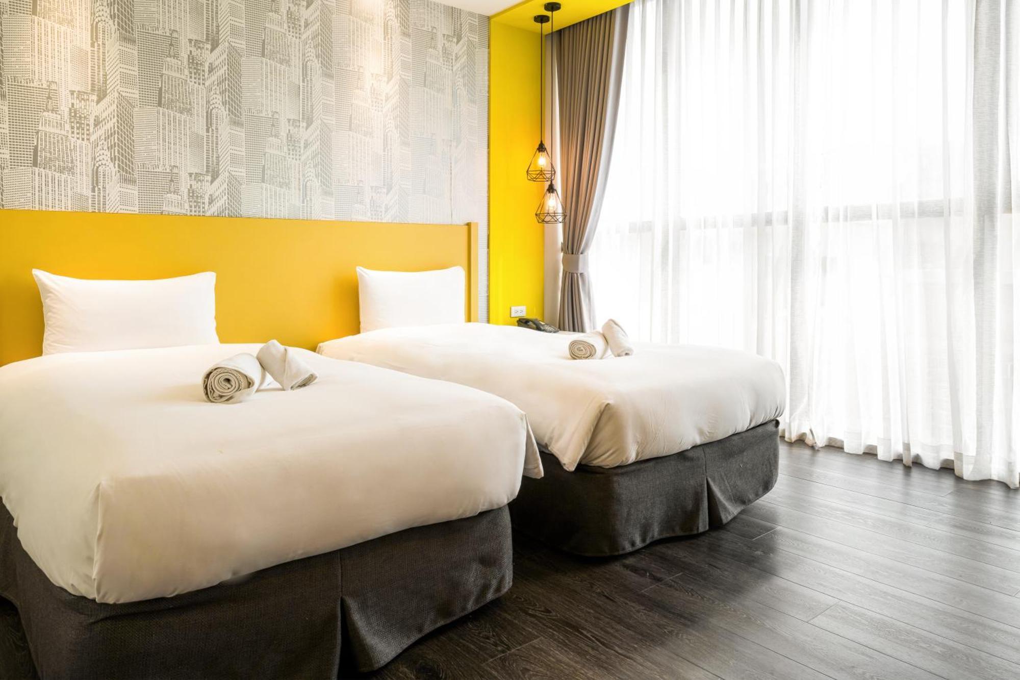 Ningcui Business Hotel Taichung Bagian luar foto